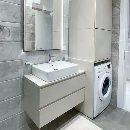 Line - Aura Complex Apartmán Tirana
